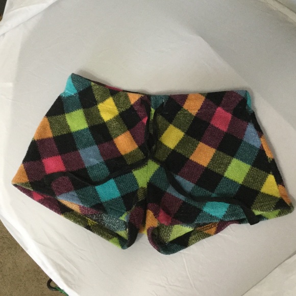 🌻 Adorable Checkered Shorts 🌻 - Picture 1 of 4