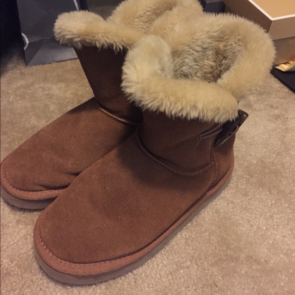 Uggs type boots