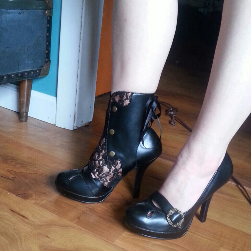 Convertible  Black Pumps