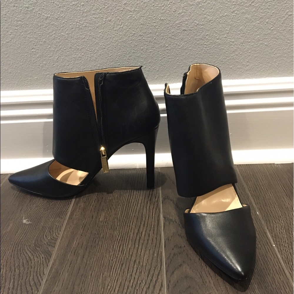 Black leather banana republic heels