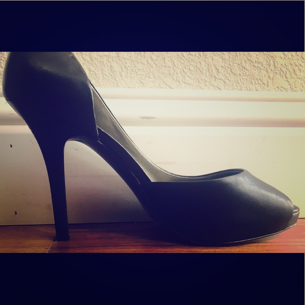 JESSICA SIMPSON BLACK LEATHER PEEP TOE "josette"