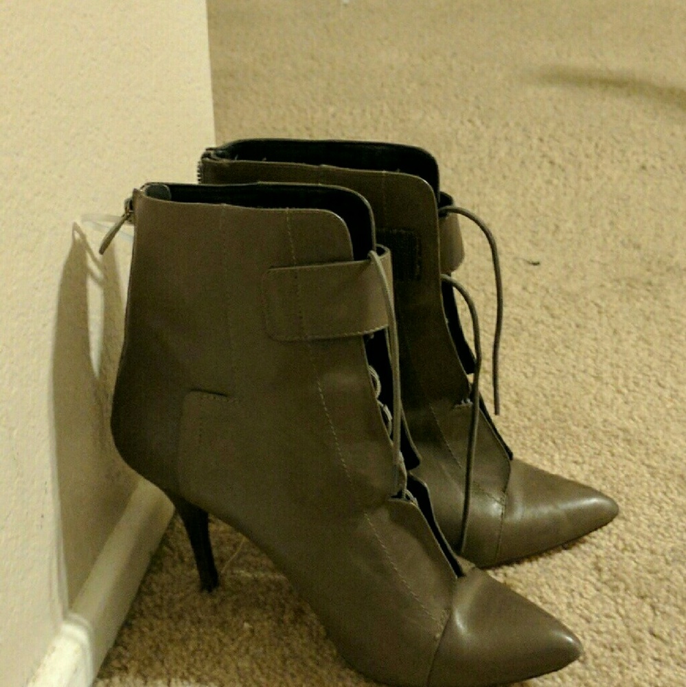 Pour la Victoire Onyx ankle boots
