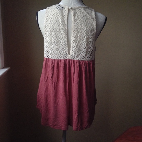 PRICEDROP! Pretty Floral Lace Swing Top - Picture 2 of 3