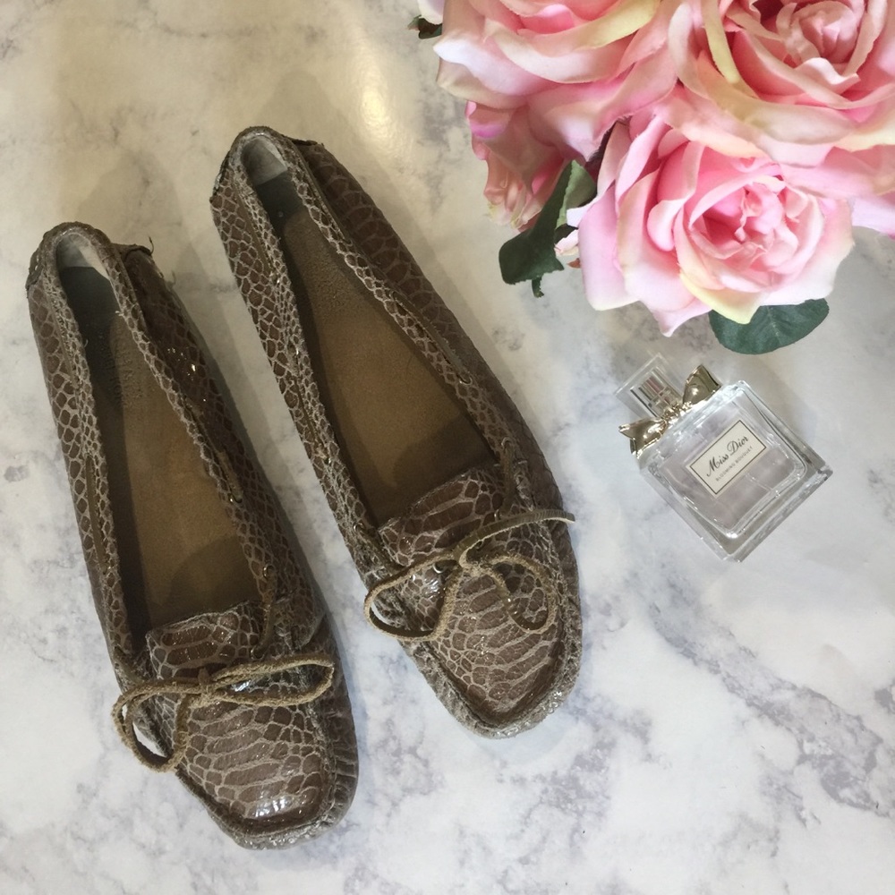 $12 bundled - Michael Kors (MMK) Embossed Dk Khaki loafers 9.5