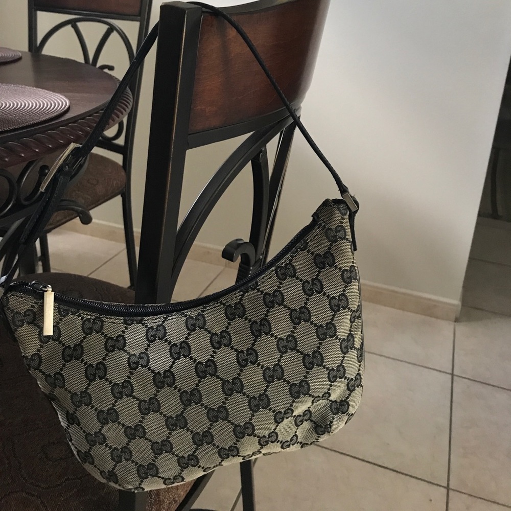 Used Authentic Gucci shoulder bag!