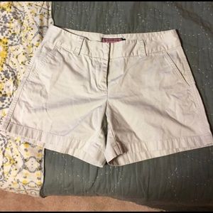 Vineyard vines khaki shorts