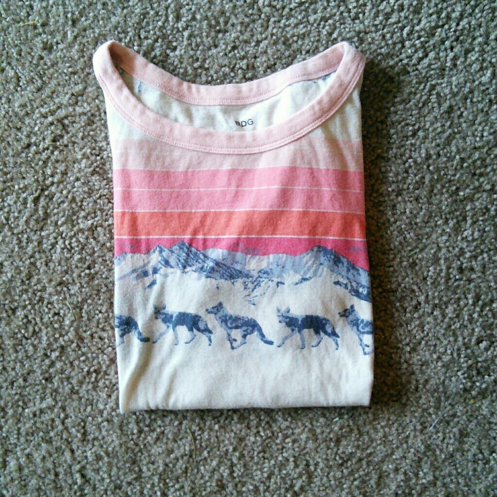 Wolf graphic tee