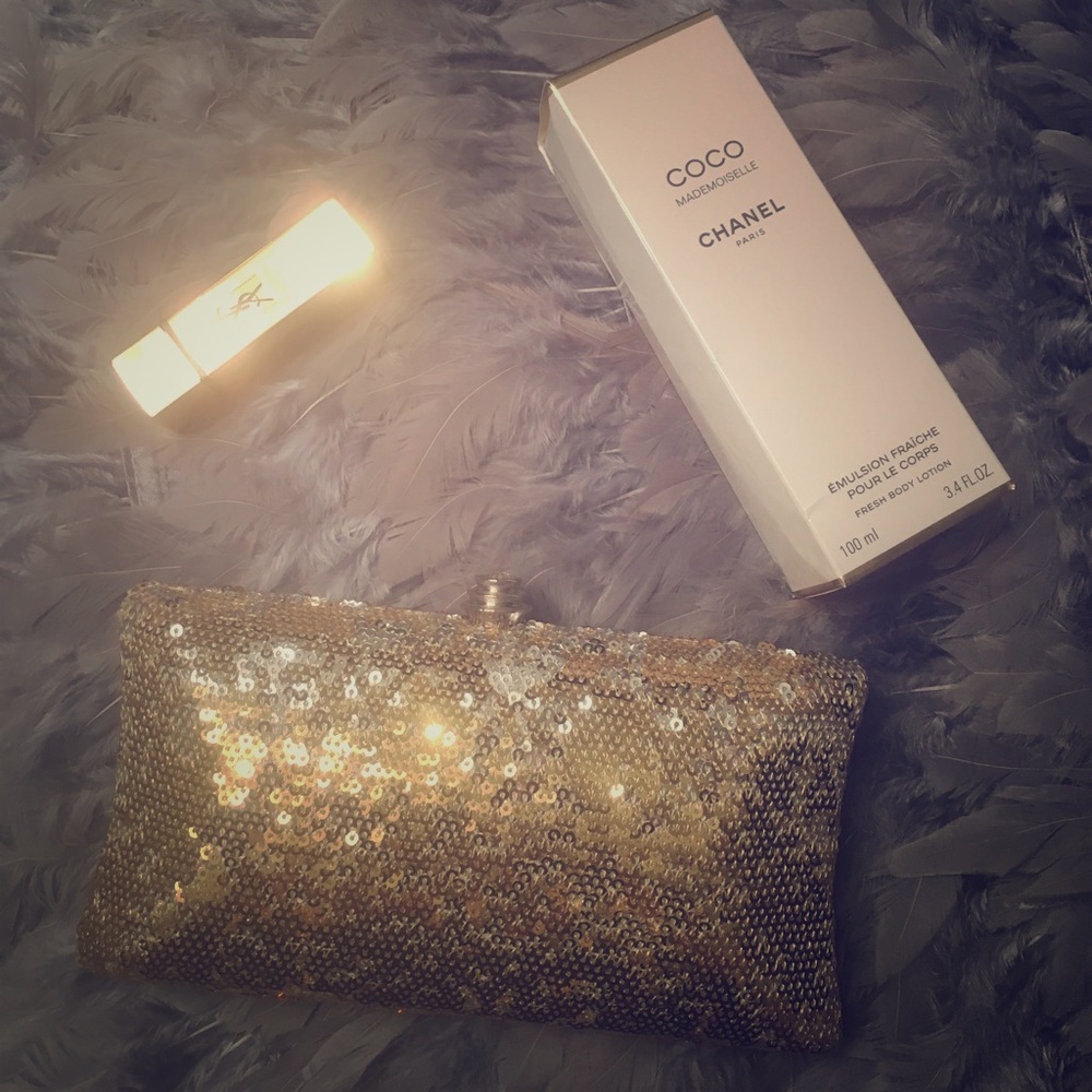 ✨Gold Sequence Clutch Purse✨