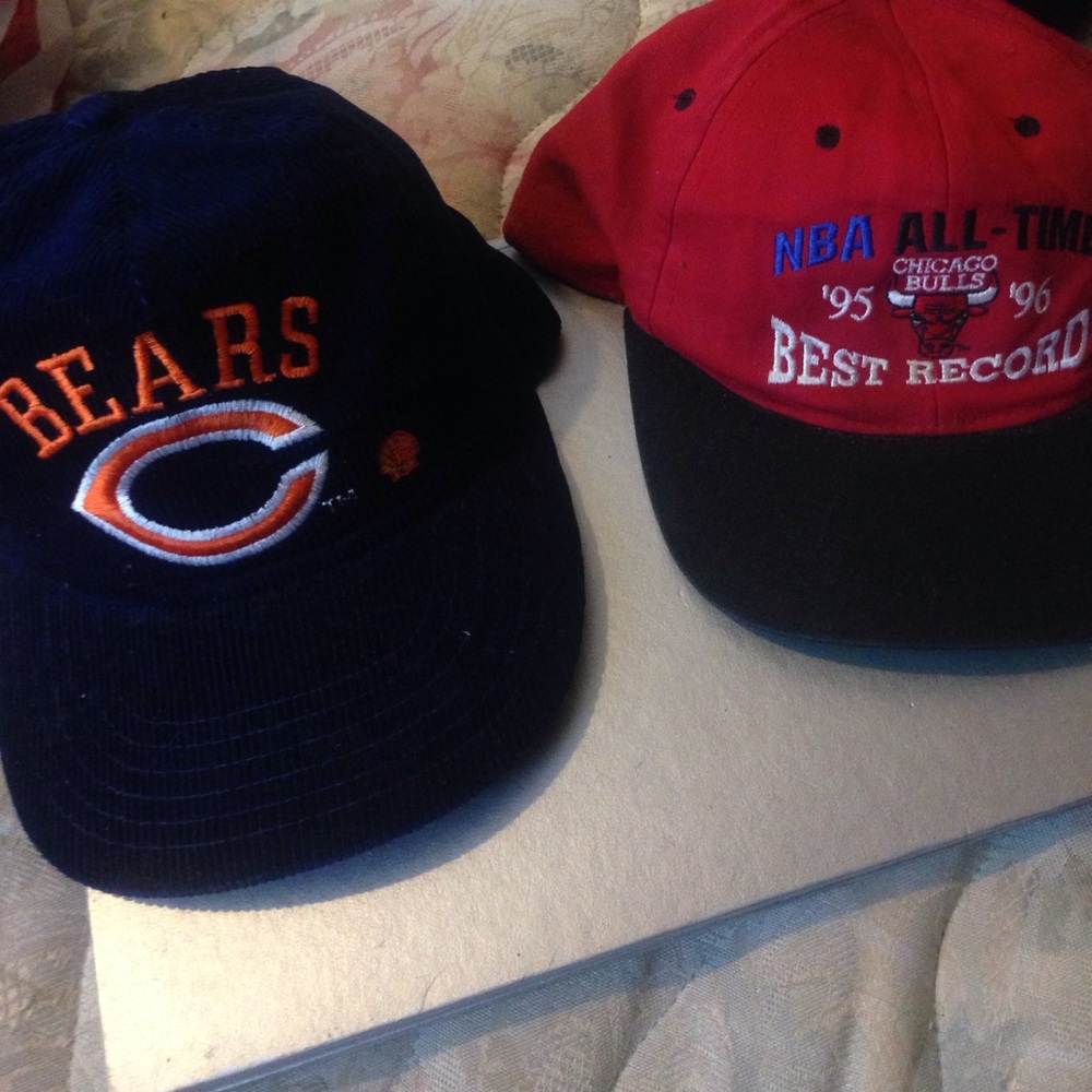 CHICAGO BULLS & CHICAGO BEARS HATS