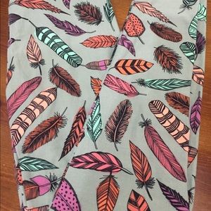 LuLaRoe feather OS leggings