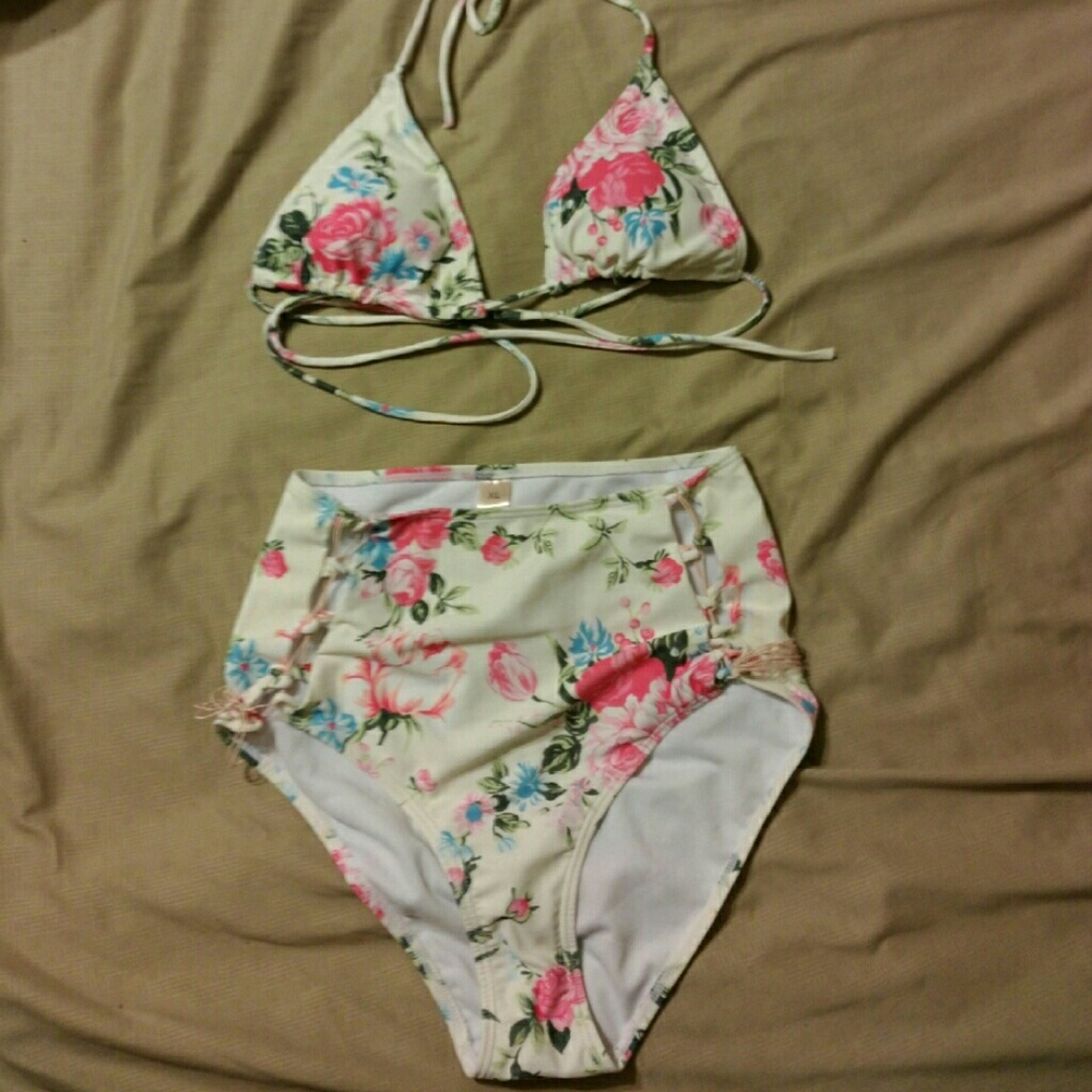 NWOT - High waisted bikini