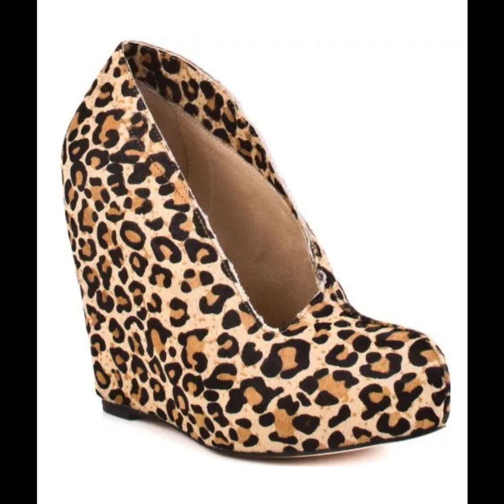 Matiko animal print shoes  8.5 NEARLY NEW