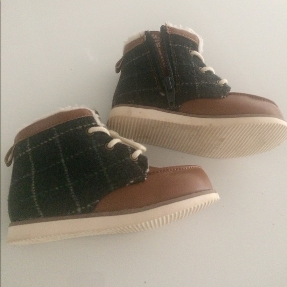 Old Navy zip up toddler boots - Picture 2 of 3