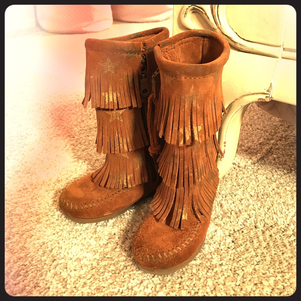 Little girl Minnetonka Boots