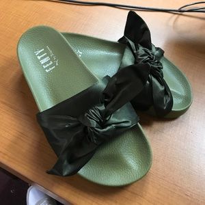Fenty x Rihanna x Bow Slides