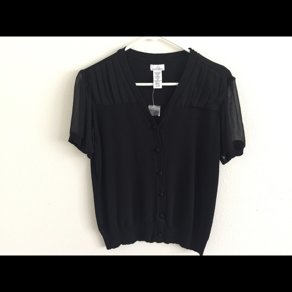 🦋Jaclyn Smith, slimming black dress shirt.