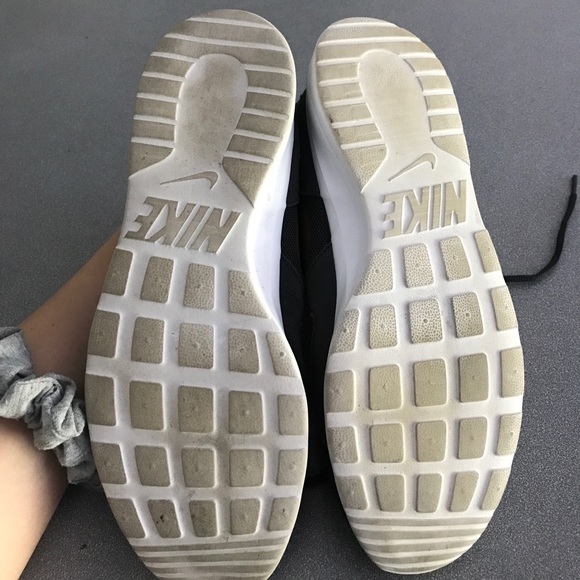 Nike shoes - Picture 3 of 3