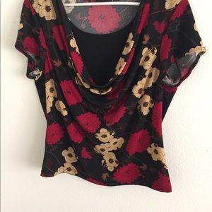 🌺 Floral casual dress shirt.