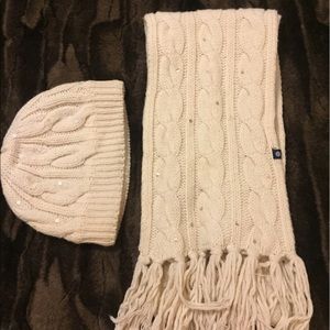 Gap White Cable Knit Scarf/Hat Set