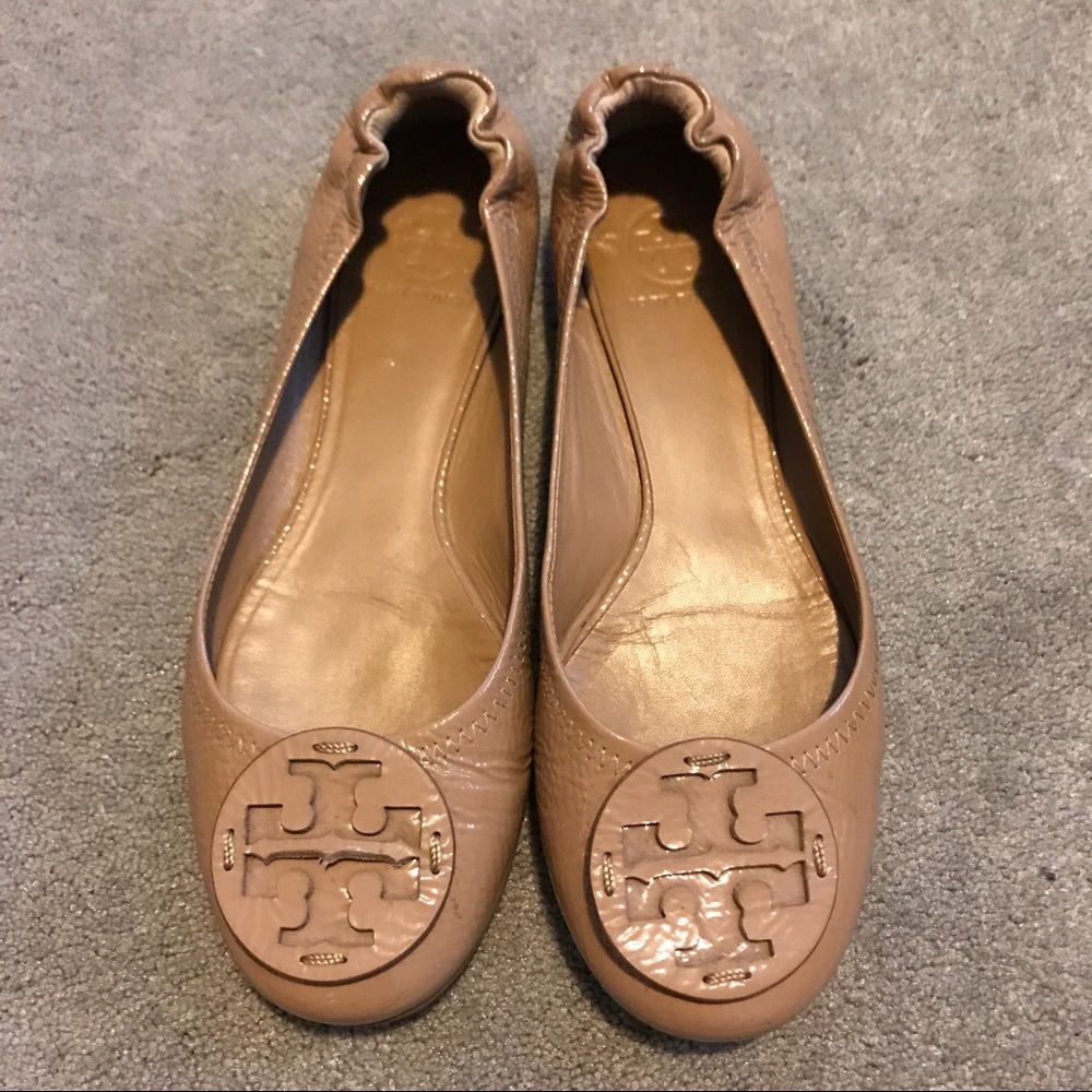 Reva flats in tan patent leather