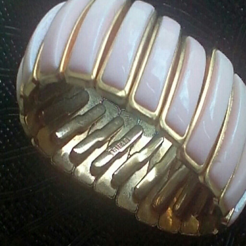 Crown Trifari Stretch Bracelet RARE FIND - Picture 3 of 4
