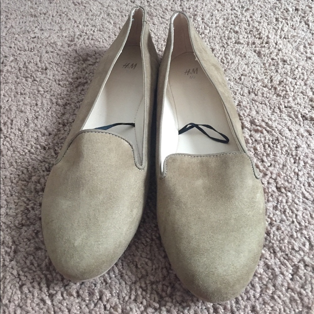 Tan (faux) suede flats 🐪