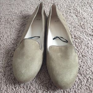 Tan (faux) suede flats 🐪