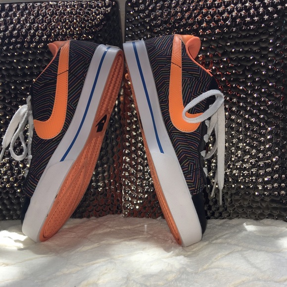 Nike - Picture 2 of 4