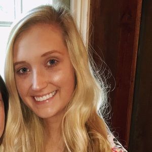 Meet your Posher, Caitlin