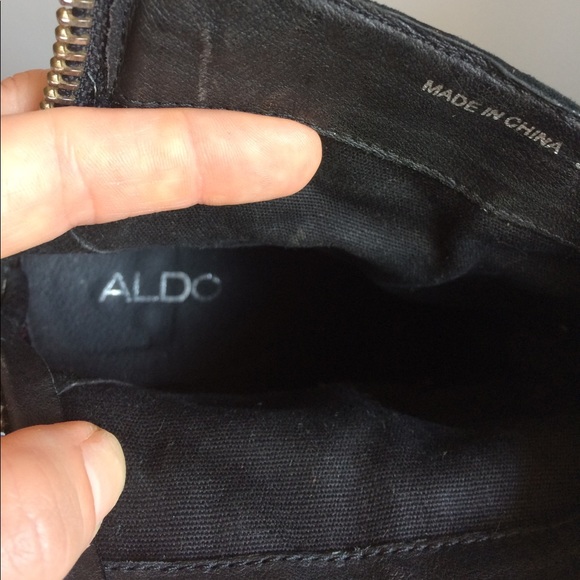 Stylish blk booties with silver tone zipper detail - Picture 5 of 6