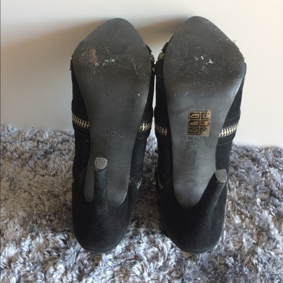 Stylish blk booties with silver tone zipper detail - Picture 6 of 6