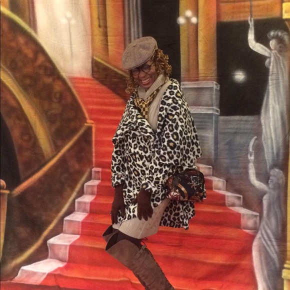 Meet your Posher, Patricia - Happy Poshing 🤩 - Picture 2 of 8