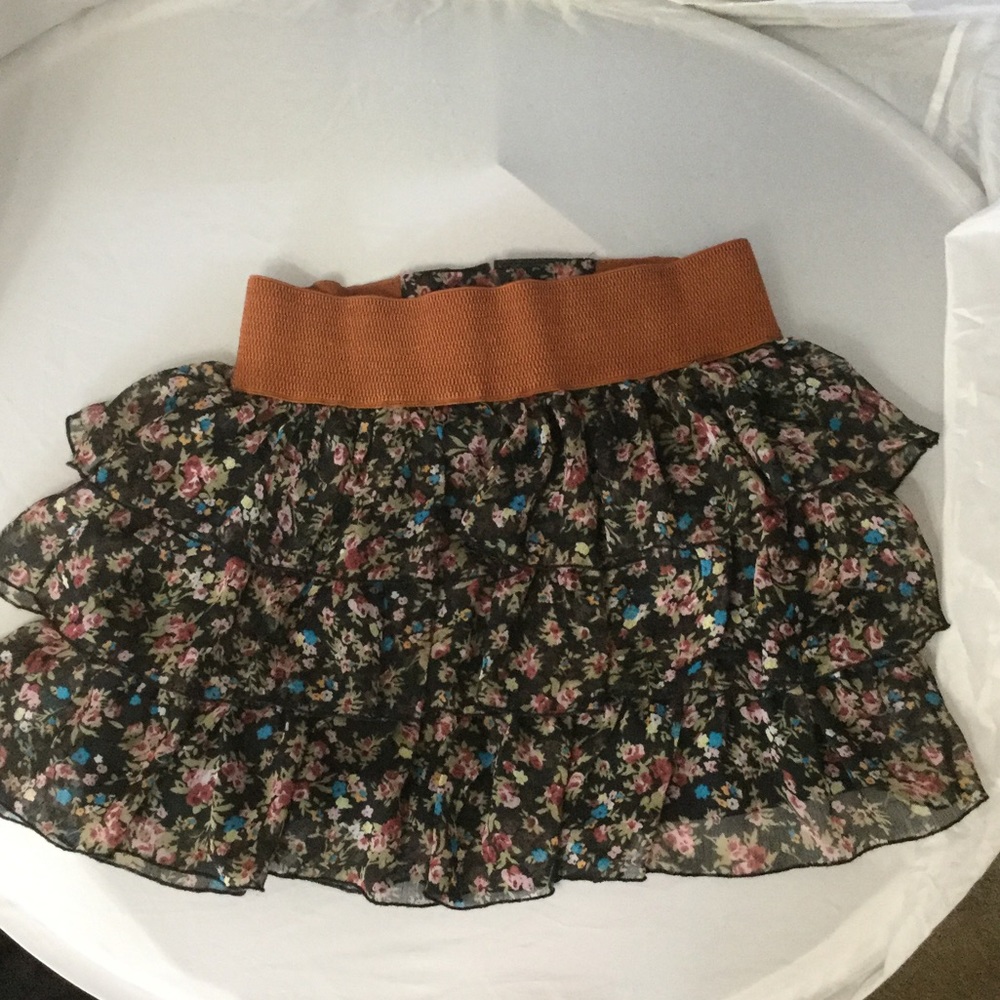 Brown Belt Ruffle Skirt - Picture 2 of 4
