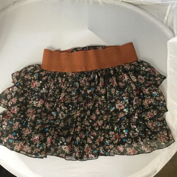 Brown Belt Ruffle Skirt - Picture 2 of 4