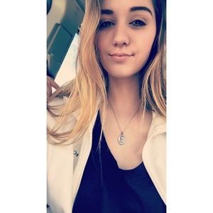 Meet your Posher, Ashlee