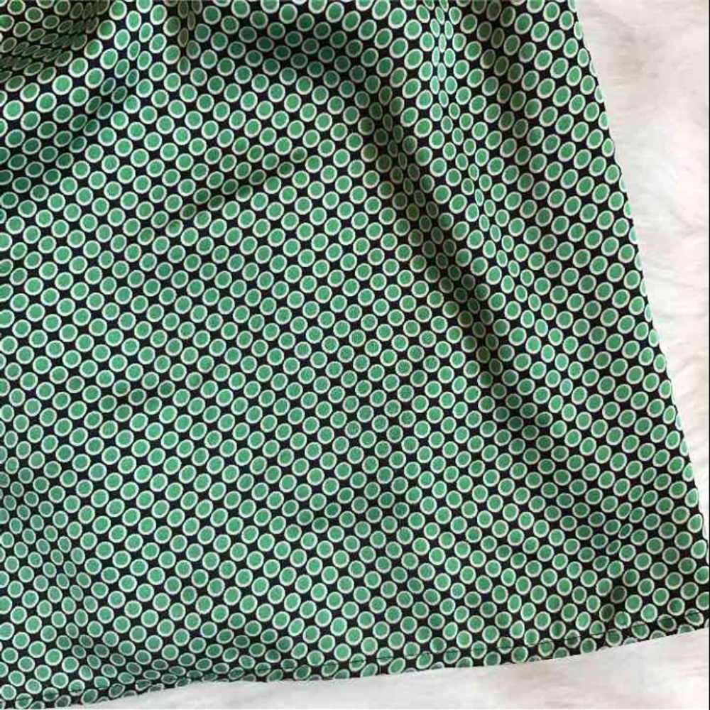 Beautiful Ann Taylor Blouse Sz 4P - Picture 2 of 4