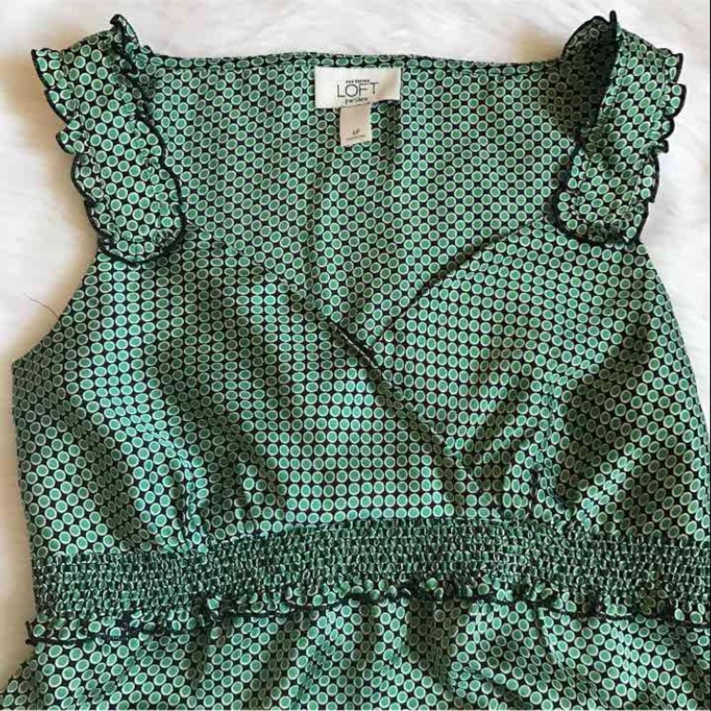Beautiful Ann Taylor Blouse Sz 4P - Picture 3 of 4