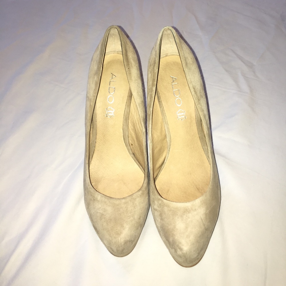 Great condition Nude Aldo genuine leather shoes.
