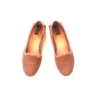 Perforated leather loafers.