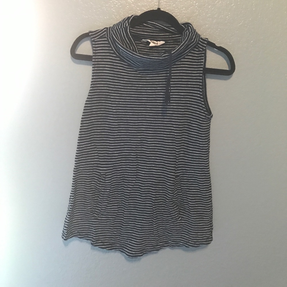 BB Dakota sleeveless hoodie