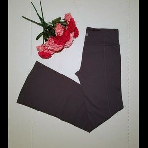 NWOT Athleta Revelation Grey Yoga Pants - Medium