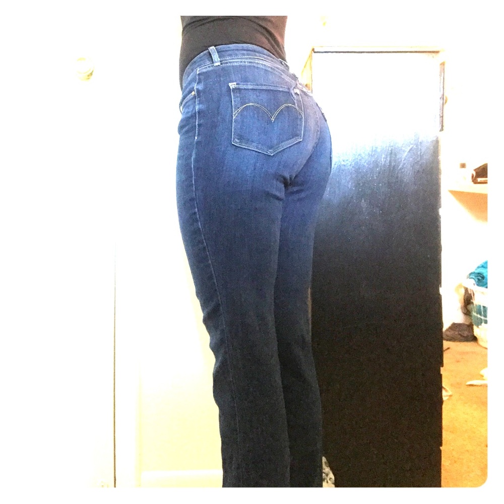 Bold curve Levi jeans