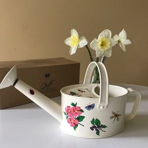 Floral watering can