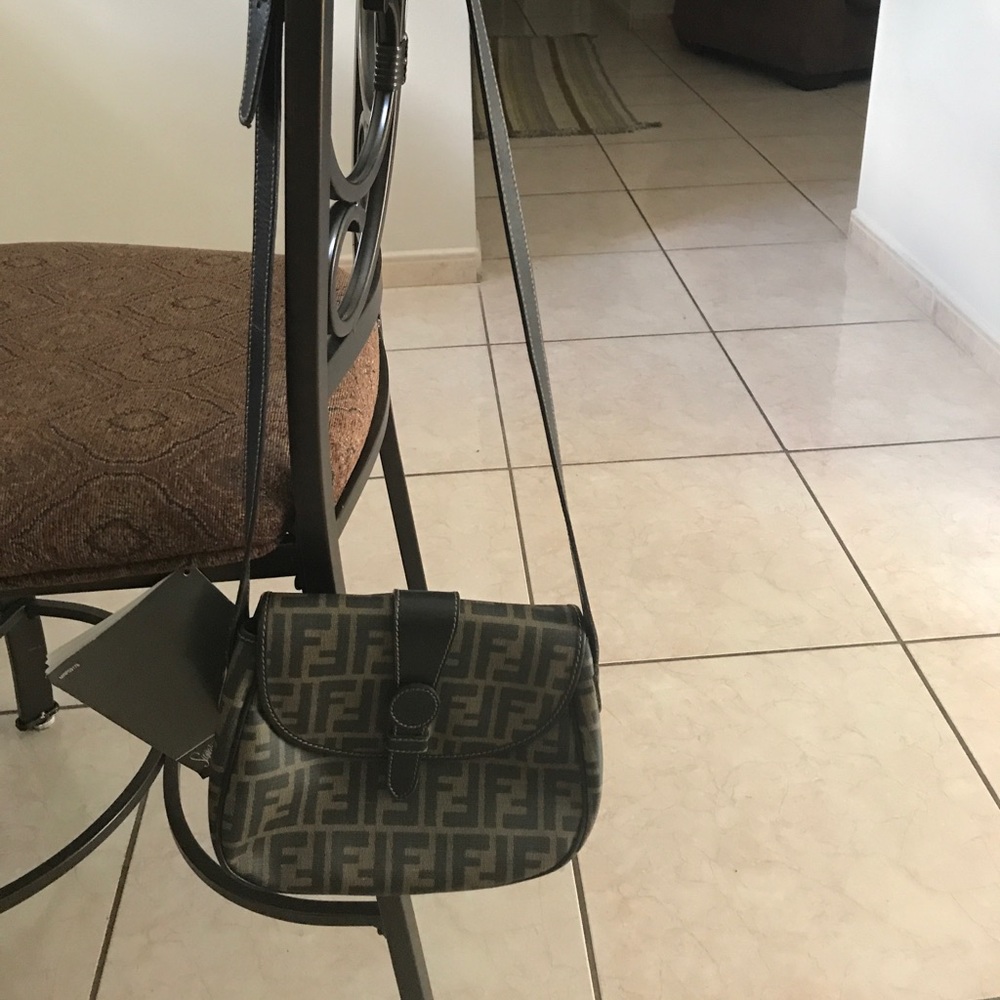 Used Authentic Fendi cross body beautiful!!