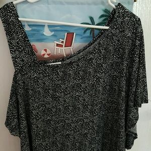Short sleeve/sleeveless top