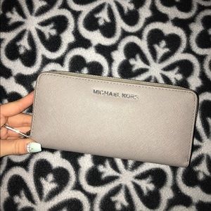 Jet set travel pearl grey michael Kors wallet.