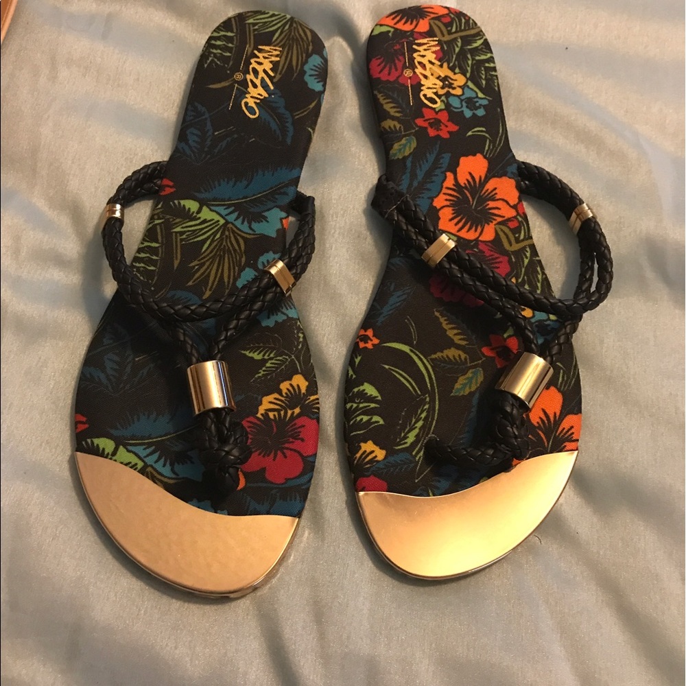 Size 6.5 Mossimo sandals