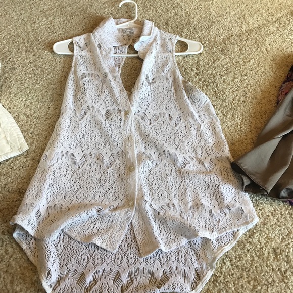 White collared shirt sleeved blouse - Picture 1 of 3