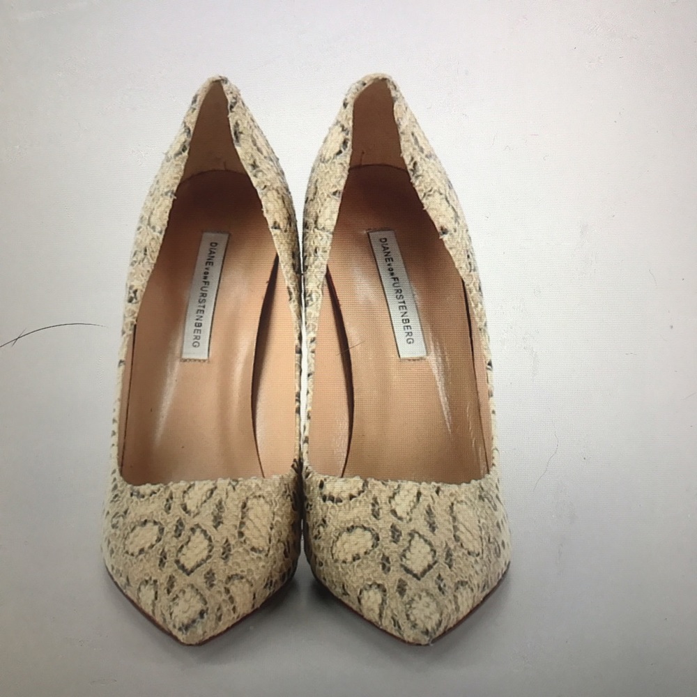 Diane Von Furstenberg snake skin pump