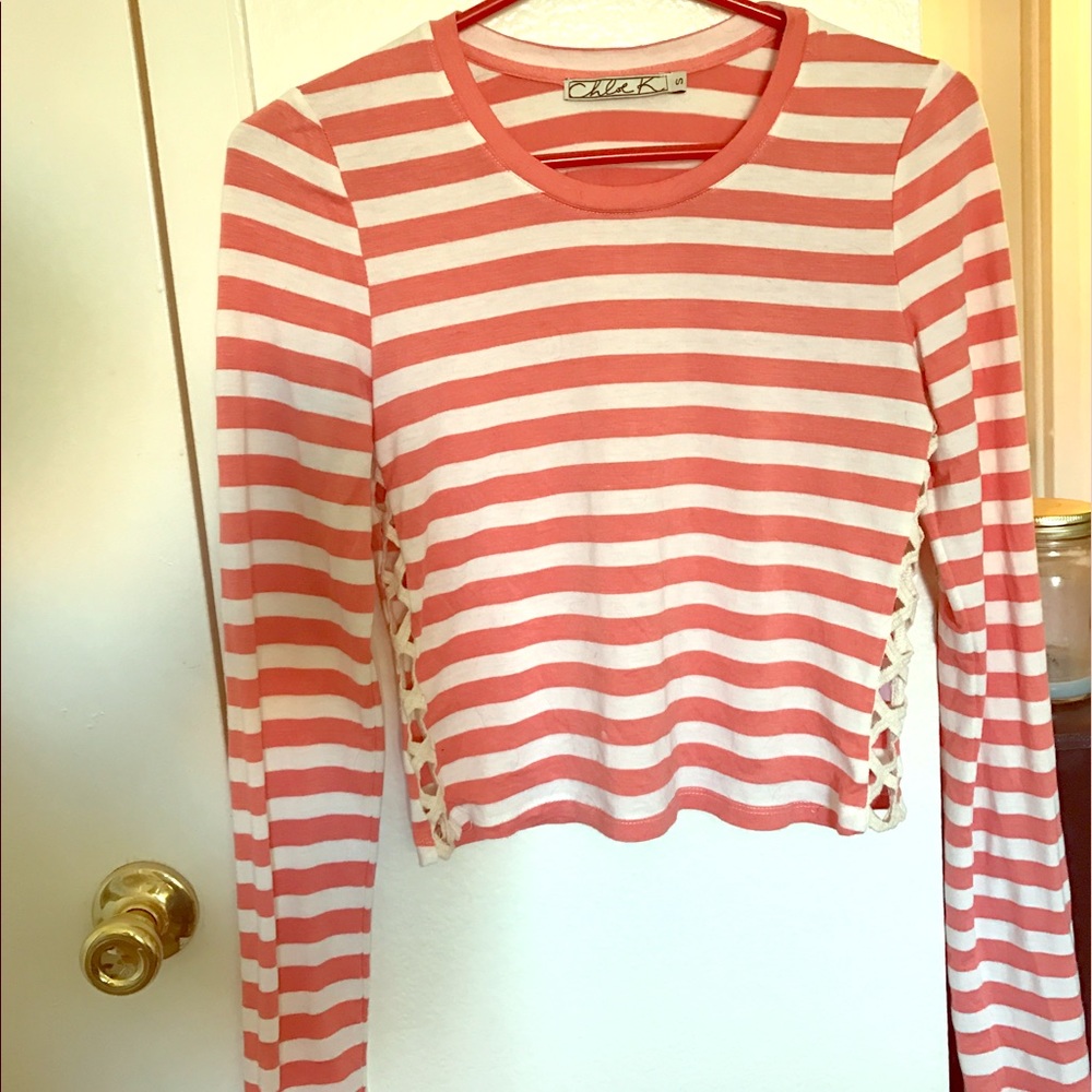 Long sleeve crop top.